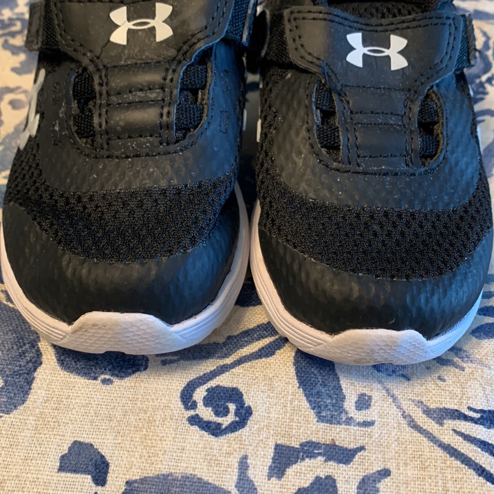 💔 SOLD 💔 Under Armor toddler tennis shoes -6k